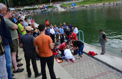 Utapanje: Mladić (33) je skočio u jezero pa mu je stalo srce  