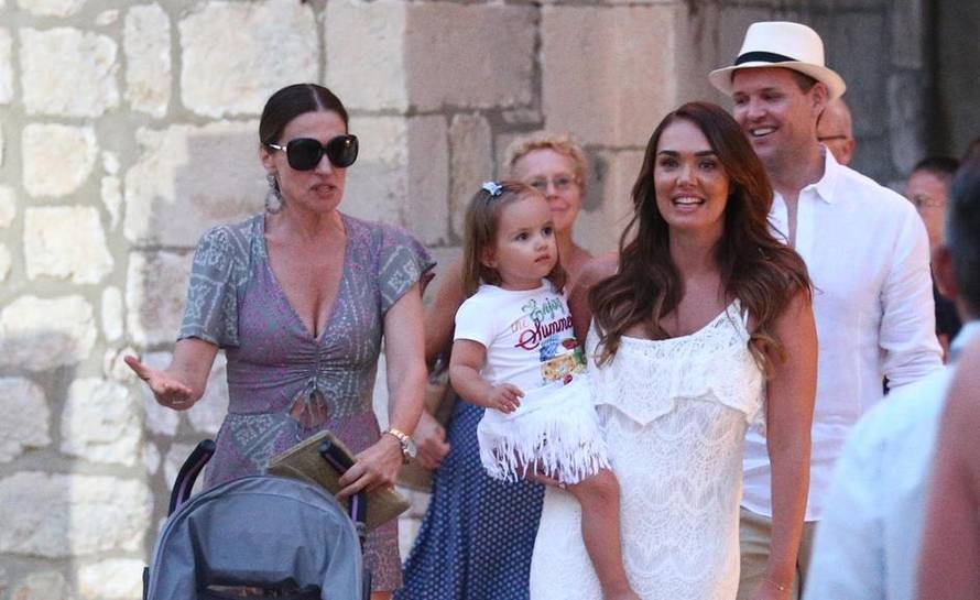 Brćkaju se u zlatnoj kadi, a poslužuje ih 'vojska' od 50 ljudi