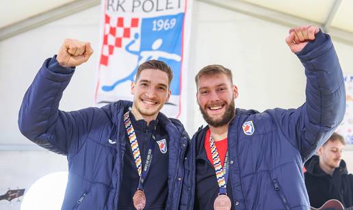 FOTO Brckovljani do&ccaron;ekali svoje bron&ccaron;ane junake! Kuzmanovi&cacute; i Rau&zcaron;an odu&scaron;evili sve prisutne