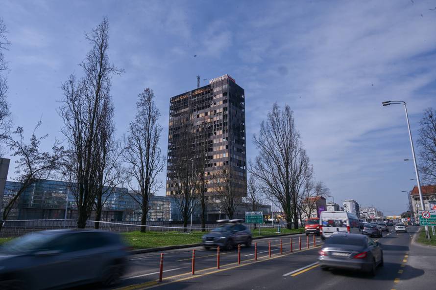 Zagreb: Postavljena dizalica na zgradu Vjesnika na kojoj traju pripreme za rušenje