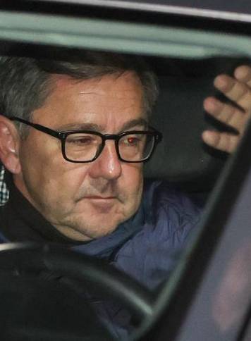 Zagreb: Izlazak Andrije Mikulića i inspektora iz kuće nakon opsežne pretrage