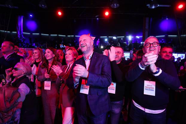 Zagreb: Slavlje u stožeru Zorana Milanovića nakon prvih izlaznih anketa