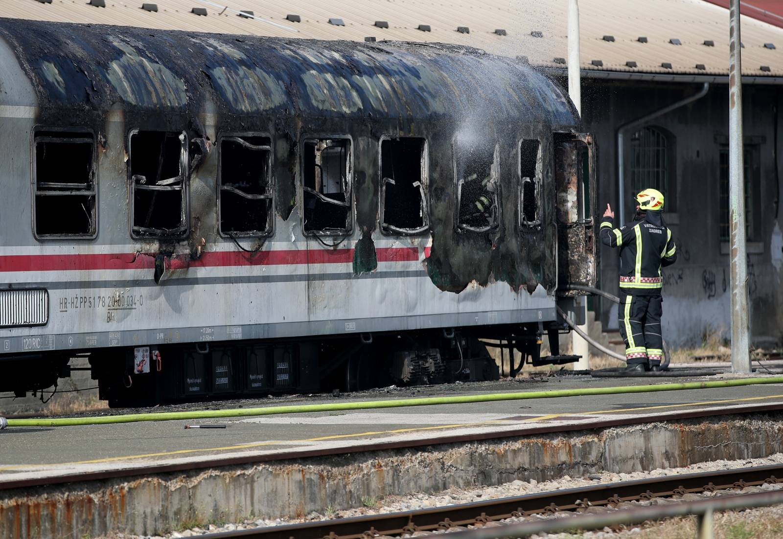 Zagreb: Na Glavnom kolodvoru zapalio se putniÄki vagon