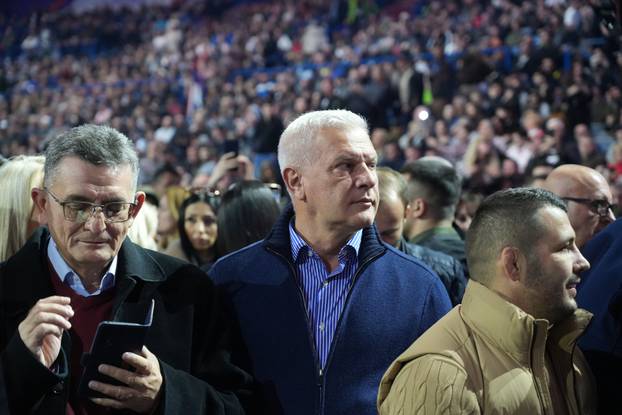U Beogradskoj Areni održan je skup Srpske napredne stranke "Srbija - naša obitelj"