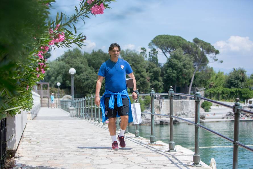 Ćorluka i Modrić su se fotkali s mladencima: Uljepšali im dan