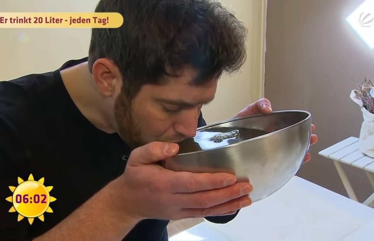 On dnevno mora popiti čak 20 litara tekućine da bi ostao živ