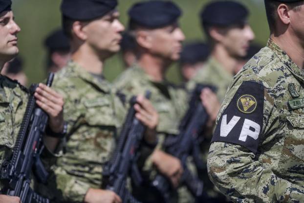 Velika Gorica: Uvježbavanje pješačkih postroja Hrvatske vojske za svečani vojni mimohod