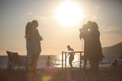 Ljubav je na Bolu: Njemački par vjenčao se na plaži 'Zlatni rat'