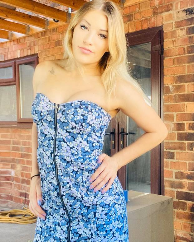 Klizala je, klizala i samo padala.  A onda je uskočila u bikini i počela golicati maštu fanovima