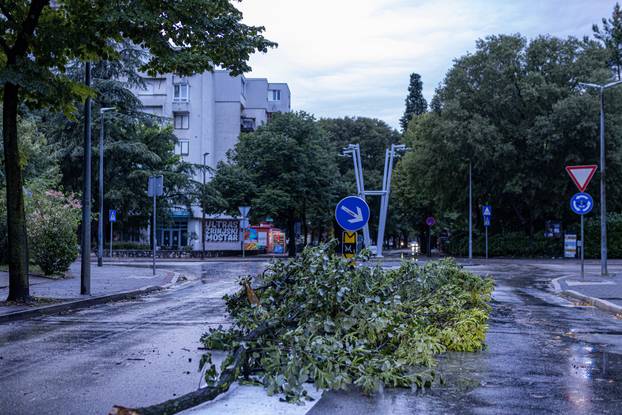 Olujno nevrijeme poharalo Mostar 