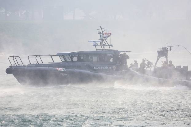 Zagreb: Dan državnosti obilježen pokaznim vježbama Hrvatske vojske i policije te prigodnim letačkim programom
