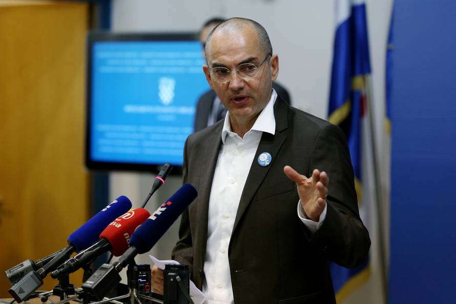 Raspisali su natječaj: 45.000 učenika dobit će mikroračunala