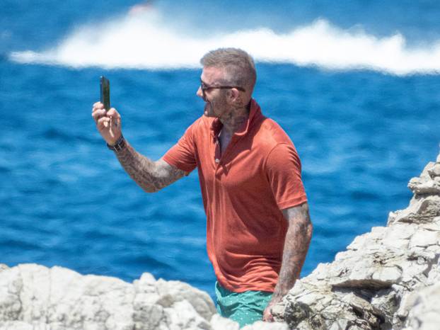 EKSKLUZIVNE FOTOGRAFIJE David Beckham veselo fotografirao Victoriu i djecu na odmoru u Hrvatskoj 