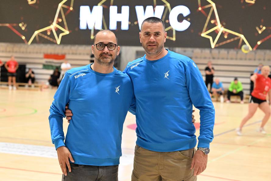 Iskrene emocije preplavile su omišku dvoranu. Drago Vuković podijelio je medalje i pehare...