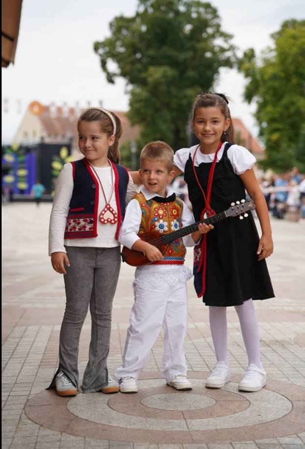 Dječje vinkovačke jeseni: Spoj folklora i slavonskih pjesama