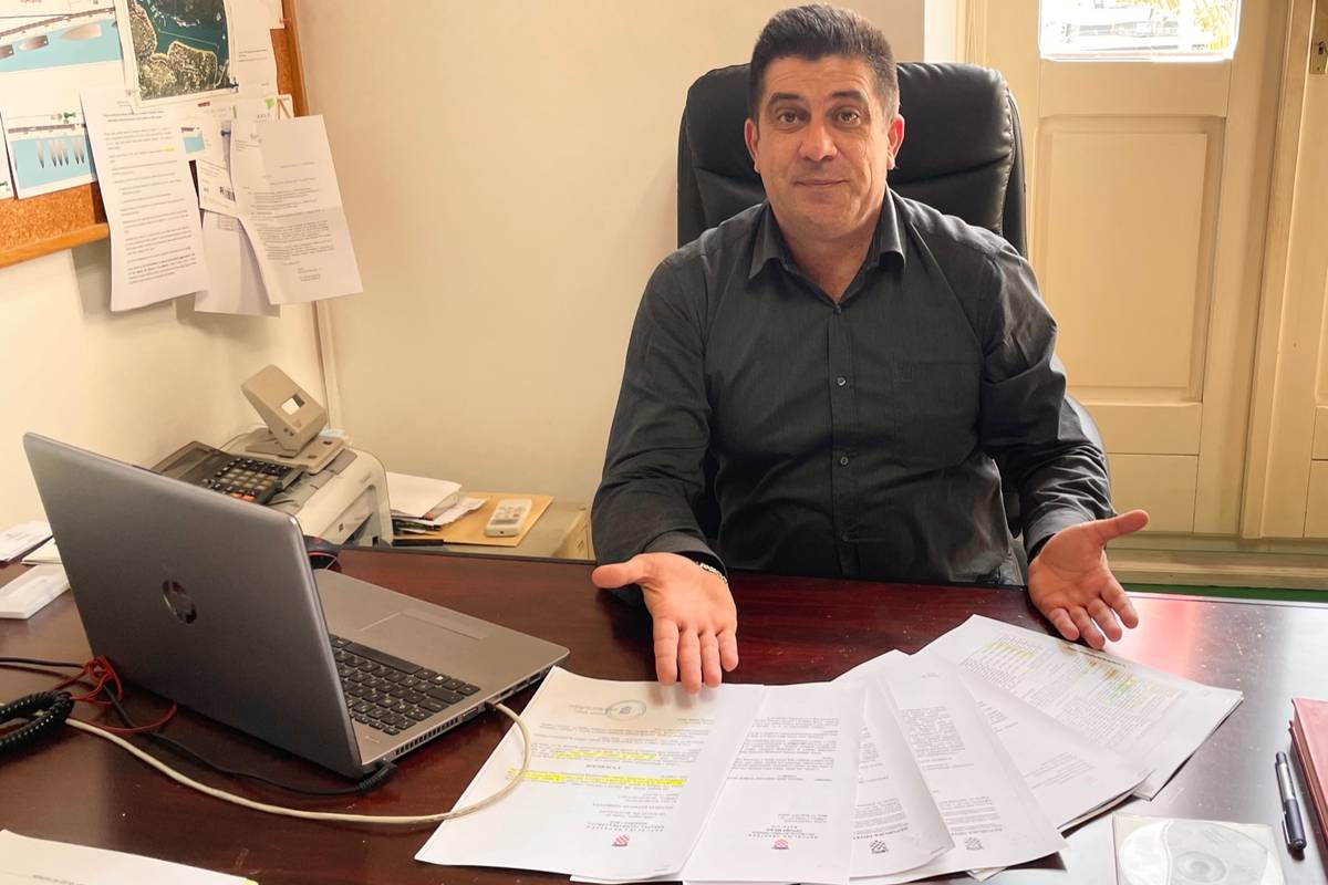 'Prijete mi jer sam ih prijavio za nelegalnu gradnju na Braču. Izmisle objekt i traže dozvolu'