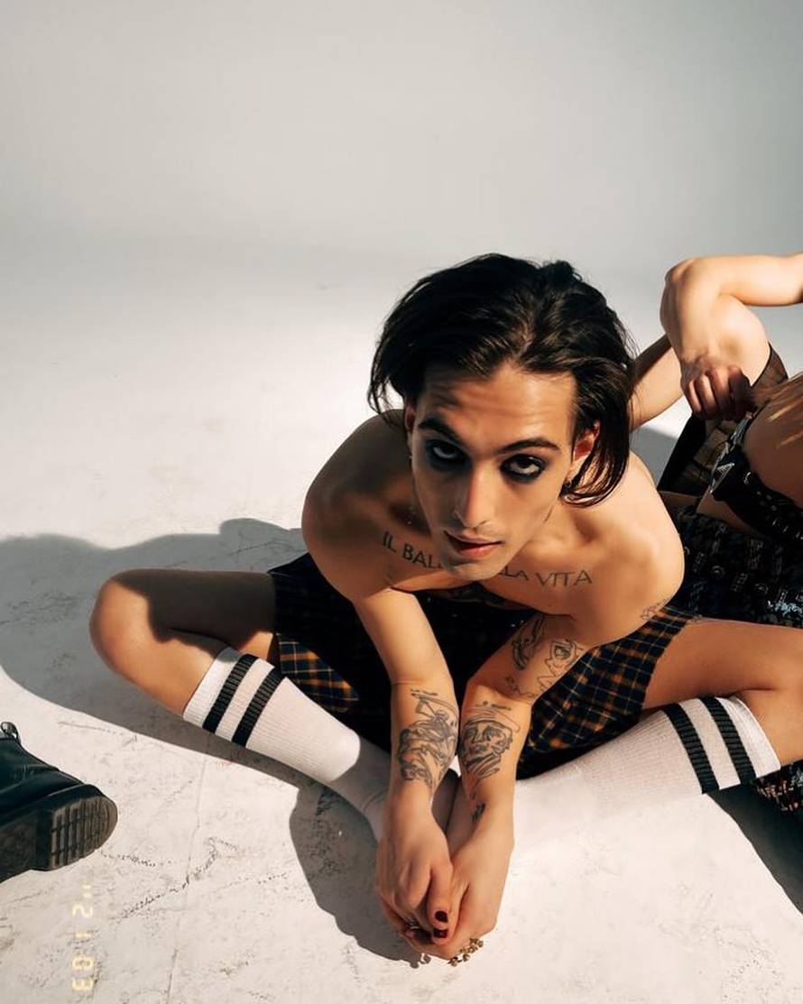 Damiano pozirao potpuno gol na Božić: Ispunio si mi sve želje'