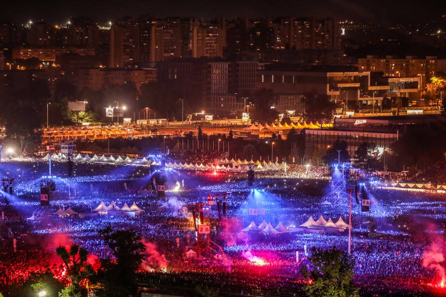 Pogled s Prisavlja na scenografiju dronovima na koncertu Marka Perkovića Thompsona 