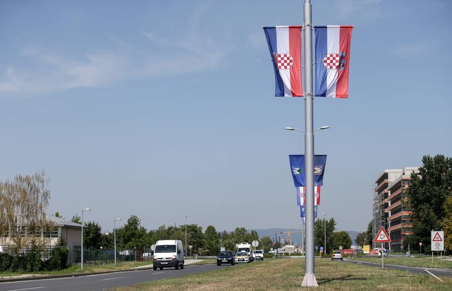 Mikijev skandal: Zastava bivše države pa na njoj hrvatski grb