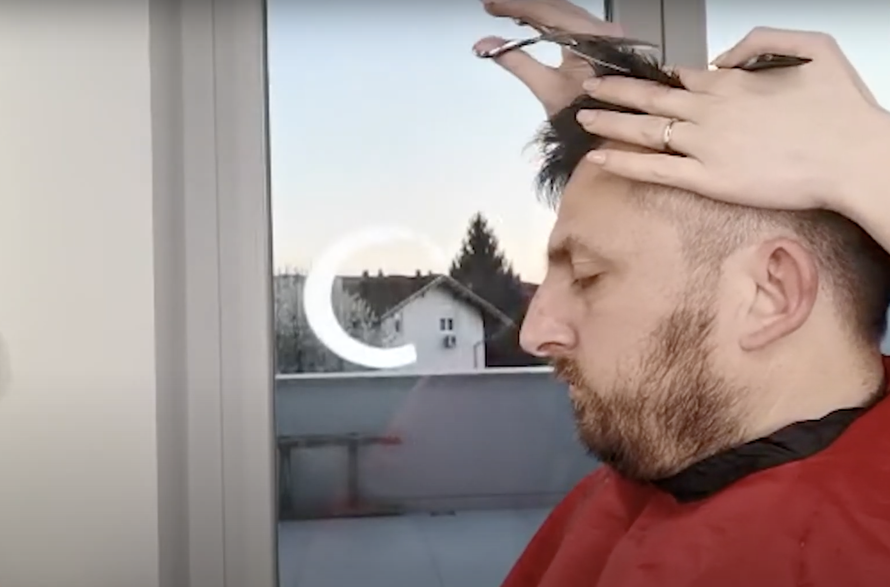 'Kod šišanja muškarca doma pazite svoje prste i njegove uši'