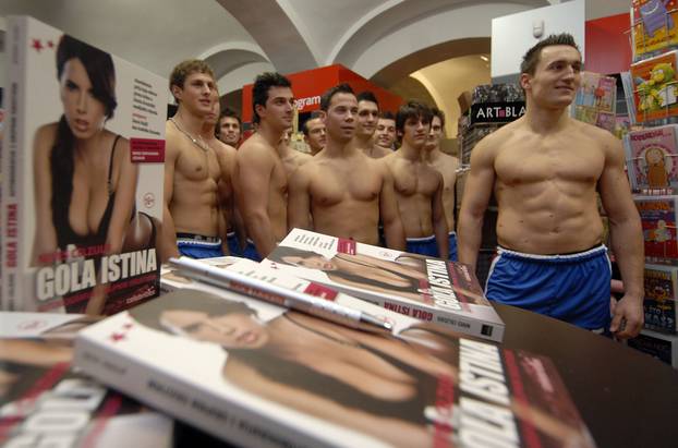 ARHIVA - 2010. Varaždin: Nives Celzijus na promociji knjige do?ekali "goli nogometaši"