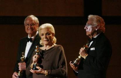 L. Bacall (85) dobila Oscar za životno djelo unaprijed