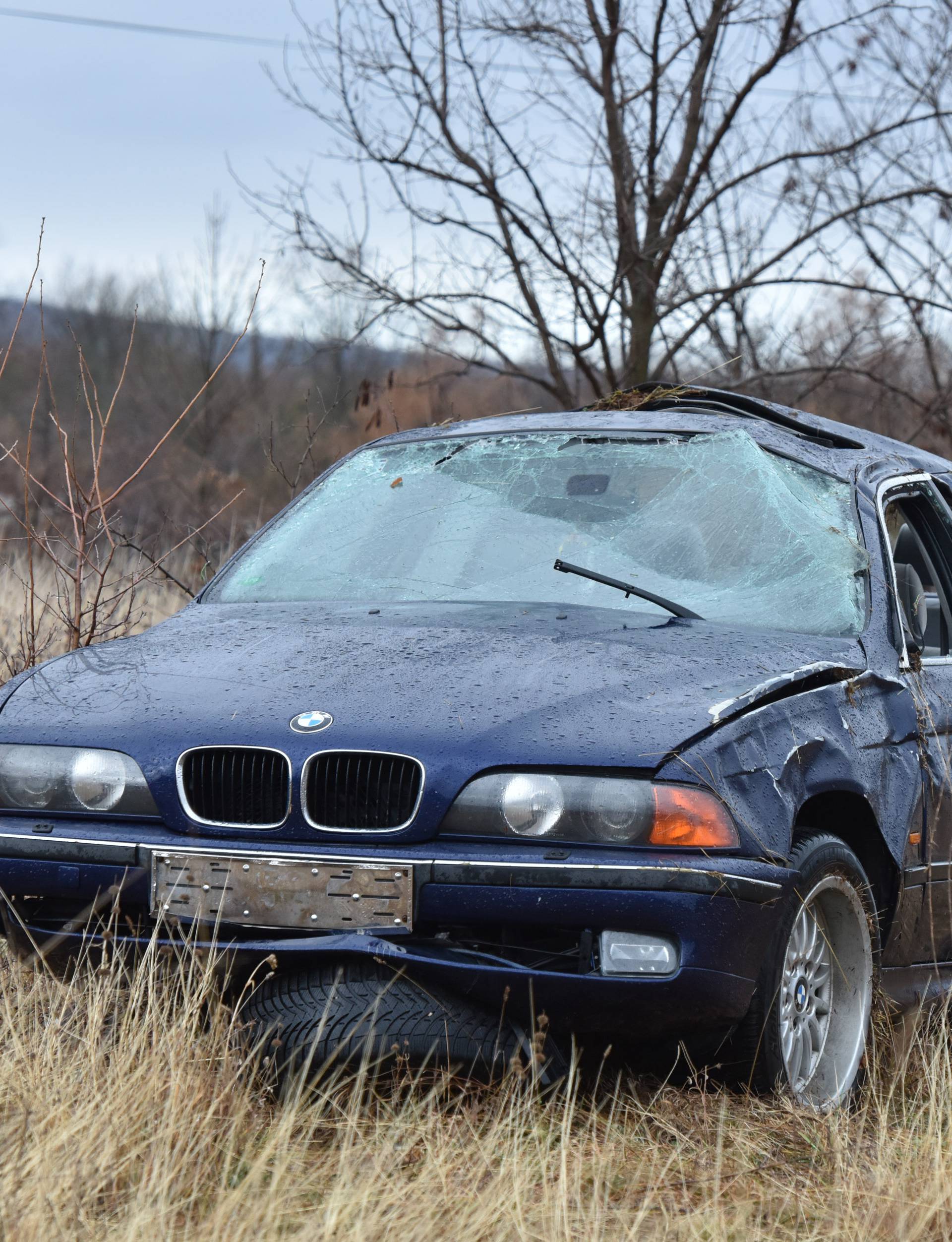 Odvezao ga u smrt: BMW-om izletio s ceste, mladić poginuo