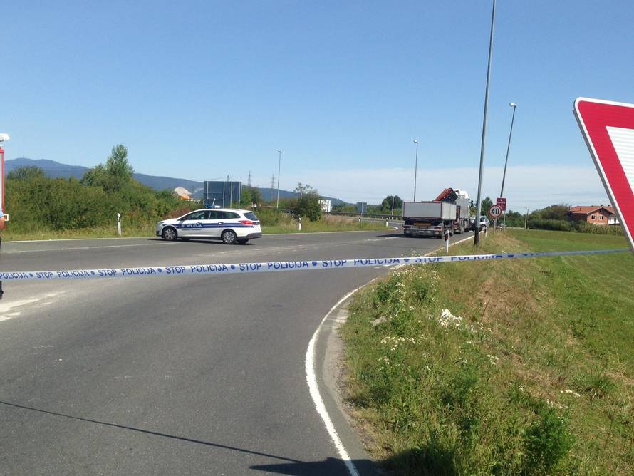 Frontalni sudar kamiona i auta: Jedan mrtav, troje ozlijeđenih