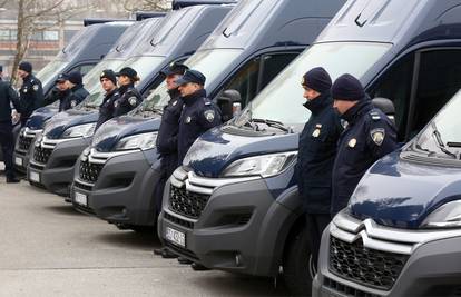 Policija kupila 23 "Schengen busa” za kontrolu granica...
