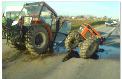 Kombi prepolovio traktor, vozači prošli bez ozljeda