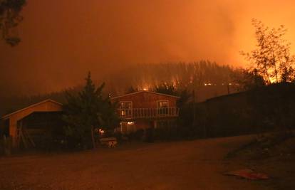 Tisuće evakuiranih, 10 mrtvih: Požar 'progutao' grad u Čileu