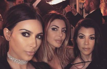 Ovisnica: Kardashian ‘opalila’ čak 6000 selfieja u četiri  dana
