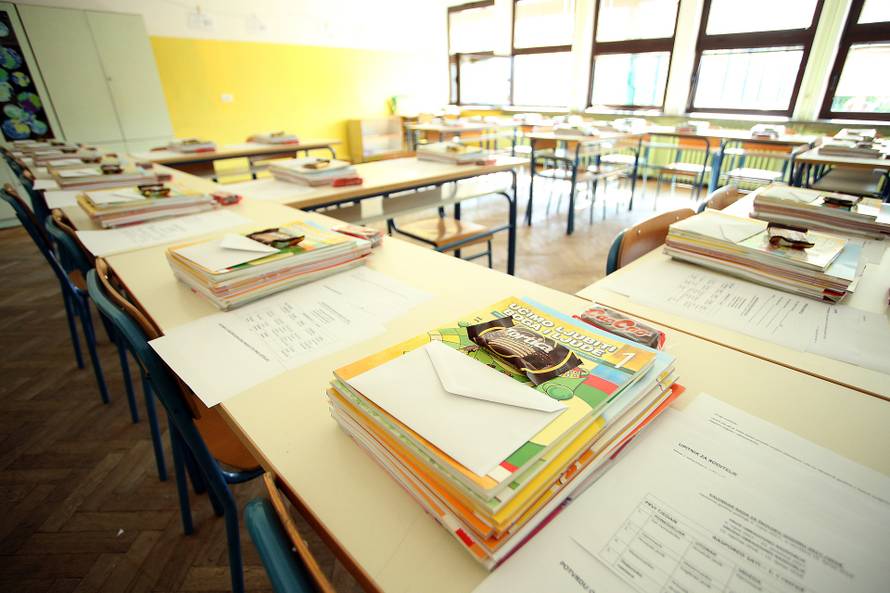 Grad Zagreb ipak i za sljedeću školsku godinu plaća udžbenike i za srednje škole