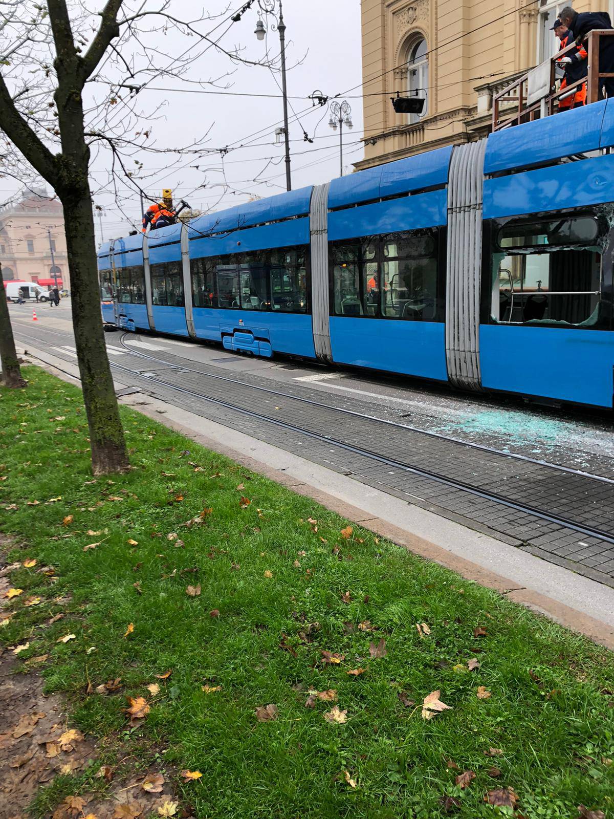 Tramvaji ne voze kroz centar: 'Trola je pala i sve je puknulo'