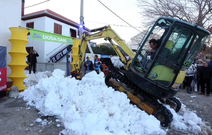 Skijaški spektakl uz more: Iška kraljica privukla je stotine ljudi