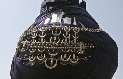 Indijac na glavi nosio najveći turban, težak je 60 kilograma