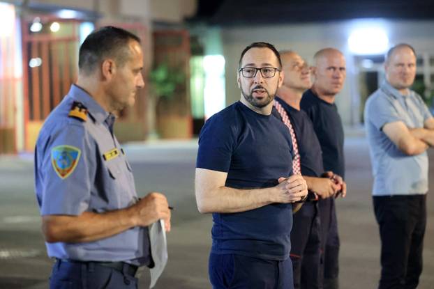 Zagrebači vatrogasci krenuli prema Tučepima u pomoć pri gašenju požara, ispratio ih Tomašević