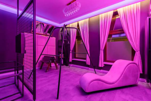 FOTO BDSM stan u Poljskoj je za ljubitelje grube akcije pravi raj!