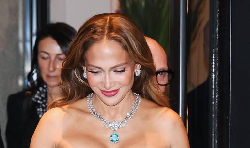 FOTO J.Lo nosila veliku ogrlicu od 74 karata, no pored takvog dekoltea je malo tko nakit vidio