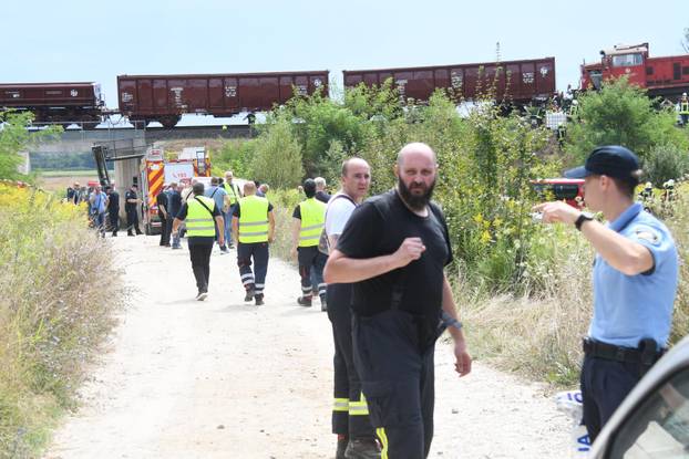 Putnički i teretni vlak sudarili su se  između Gradeca i Svetog Ivana žabno