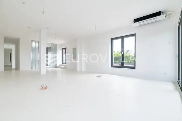 FOTO Nikolina Pišek još uvijek nudi vilu u Zagrebu! Najam bio skočio na 8000 €. Zavirite u nju