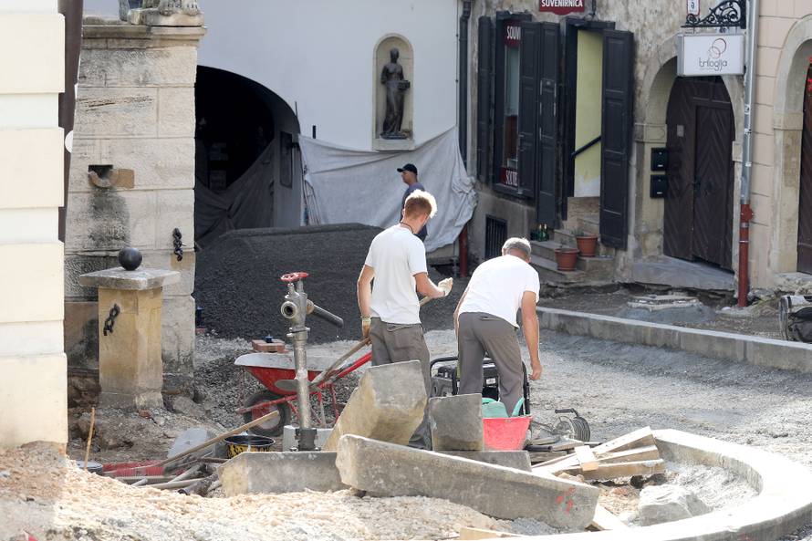 Zagreb: Raskomadan Nelsonov lanac na Kamenitim vratima