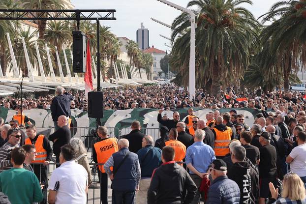 Split: Torcida na Rivi održala prosvjed