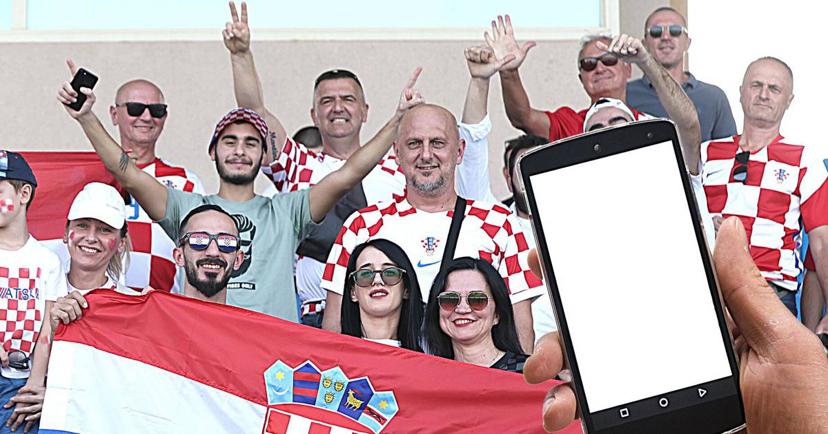 Are you traveling to the WC?  The Data Protection Agency advises you to bring a second mobile phone to Qatar