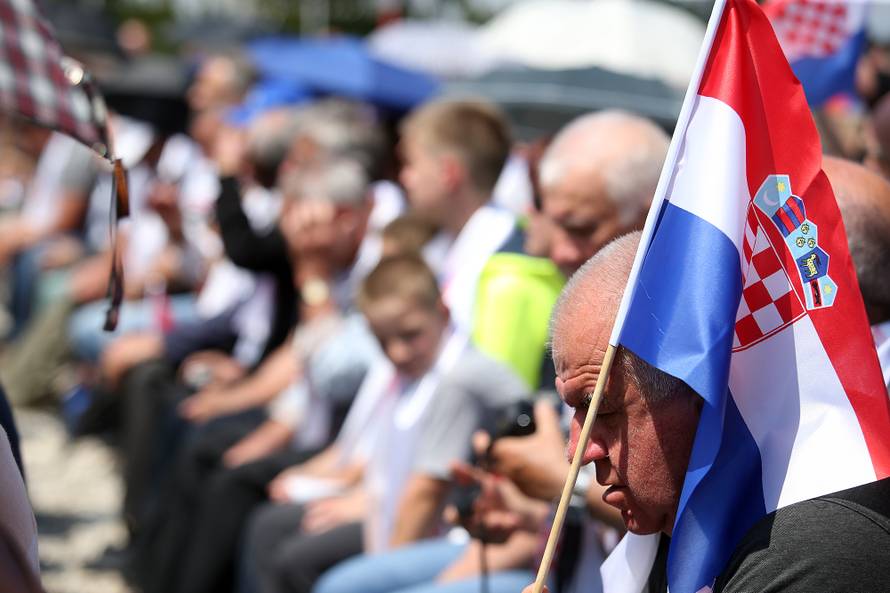 Jandrokovića izviždali: Ovdje smo da odamo počast žrtvama