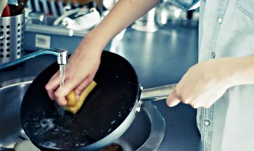 Ovo je najlakši način za čišćenje zagorjelog lonca: Bit će kao nov