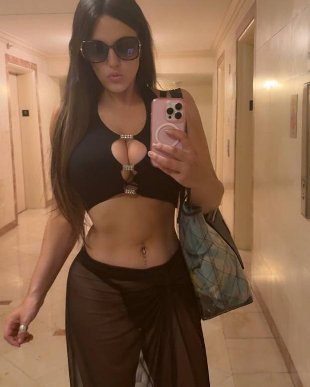 FOTO Najseksi sutkinja svijeta uživa u tangicama na plaži. Što bi rekla o suđenju u derbiju?