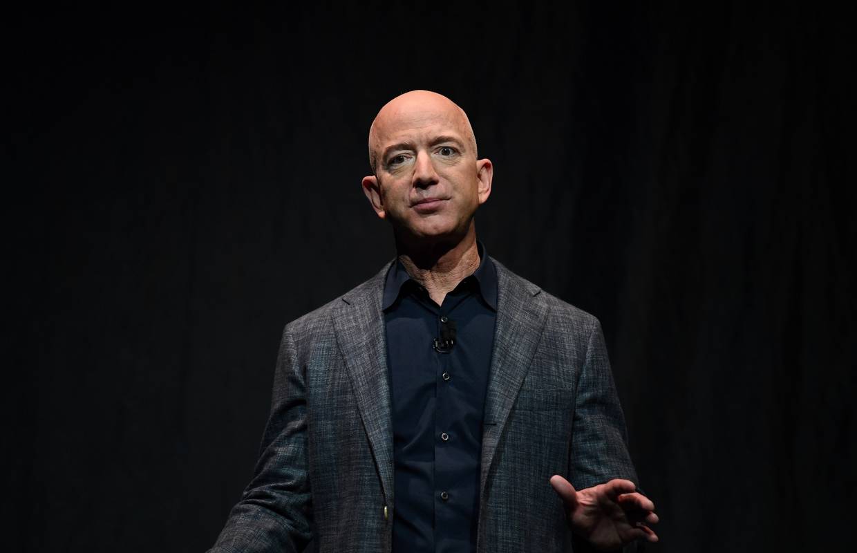 Jeff Bezos je napustio Amazon