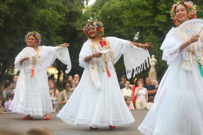 Skupine iz Slovačke i Paname zaplesale na Međunarodnom festivalu folklora u Karlovcu