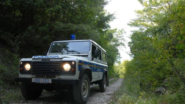 Policija na području Gline i Topuskog spriječila krijumčarenje 125 migranata